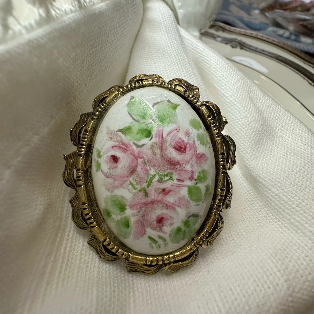 Cottagecore Vintage Porcelain Pink Rose
Floral Brooch with Gold Tone Metal Frame - Picture 5 of 7